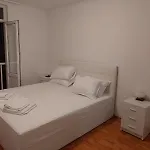 Bella Vista Apartment *
