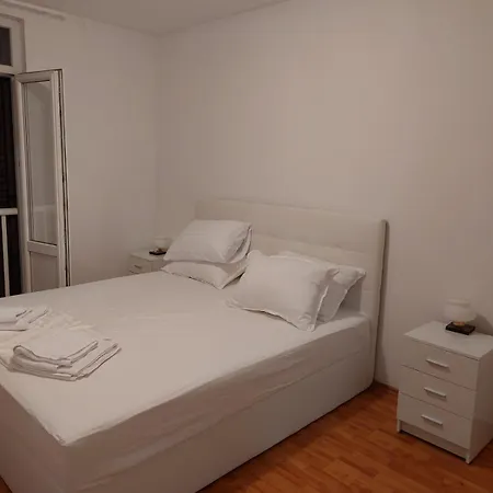 Bella Vista Apartment *